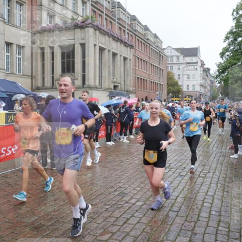 13.09.2026 - Kiel Lauf Yannick Fuchs http://msf.ph/oto/10410513 13.09.2026 10:41:17 Ziel 973, 1704, 1781, 1785, 2388, 2825, 3363, 3952, 4286, 4436, 4527, 4691, 4732, 5753, 5839, 5916, 6461, 6654, 8155, 9349, 9398, 9947, 10066, 10307, 10739, 10883, 11228, 11333, 12035, 12494, 35, 337, 393, 1342, 1427, 1603, 1971, 2052, 2096, 2499, 2561, 2818, 2825, 2892, 2898, 3257, 3415, 3464, 3535, 3841, 4131, 4431, 4624, 4662, 4712, 4797, 5043, 5319, 5388, 5509, 6301, 6340, 6504, 6565, 6793, 7405, 7499, 7615, 7655, 8246, 8955, 9349, 827, 849, 3339, 5086 meine-sportfotos.de