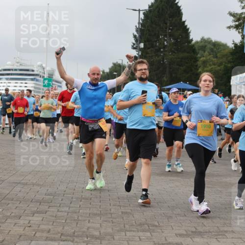 13.09.2026 - Kiel Lauf Andreas Tolksdorf http://msf.ph/oto/10410524 13.09.2026 10:01:33 Kiellinie 3399, 1370, 39, 1910, 8238 meine-sportfotos.de