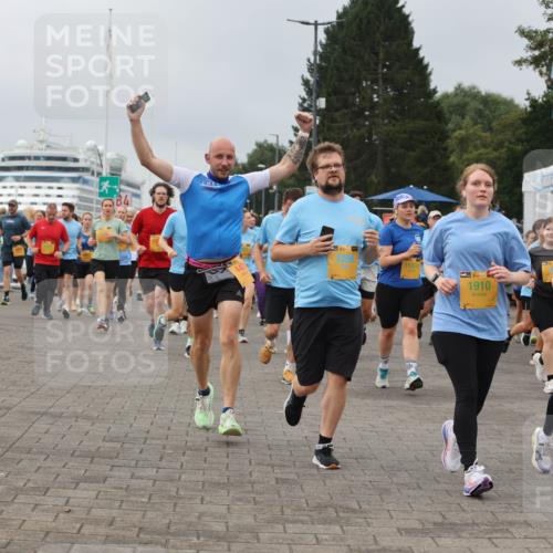 13.09.2026 - Kiel Lauf Andreas Tolksdorf http://msf.ph/oto/10410529 13.09.2026 10:01:33 Kiellinie 3399, 11370, 382, 1910, 8238 meine-sportfotos.de