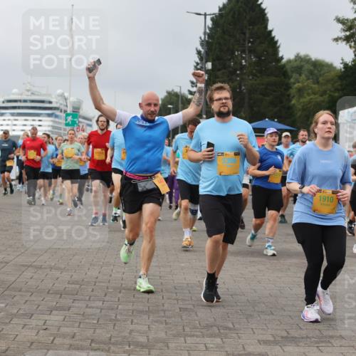 13.09.2026 - Kiel Lauf Andreas Tolksdorf http://msf.ph/oto/10410539 13.09.2026 10:01:33 Kiellinie 11910, 3399, 39, 1910, 8238 meine-sportfotos.de
