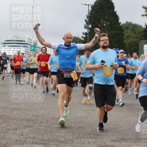 13.09.2026 - Kiel Lauf Andreas Tolksdorf http://msf.ph/oto/10410551 13.09.2026 10:01:34 Kiellinie 11910, 4431, 38, 3399, 11370, 38, 1910 meine-sportfotos.de