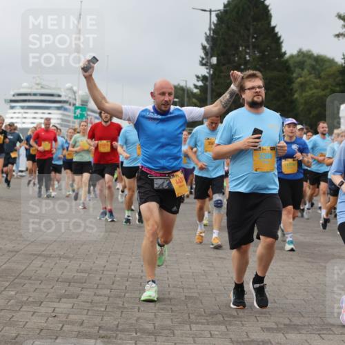 13.09.2026 - Kiel Lauf Andreas Tolksdorf http://msf.ph/oto/10410556 13.09.2026 10:01:34 Kiellinie 11910, 4431, 350, 38, 3399, 1370, 38, 1910 meine-sportfotos.de
