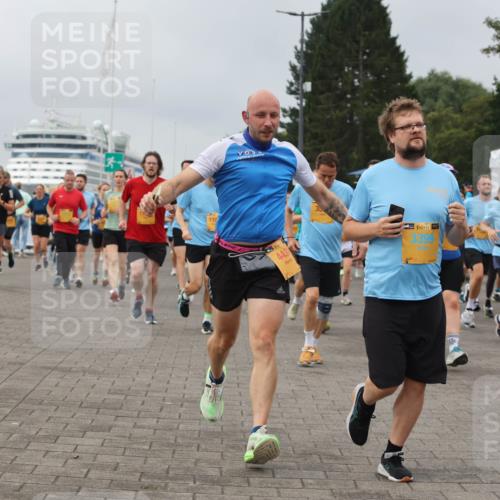 13.09.2026 - Kiel Lauf Andreas Tolksdorf http://msf.ph/oto/10410571 13.09.2026 10:01:34 Kiellinie 110, 4431, 38, 3399, 5923, 38, 1910 meine-sportfotos.de