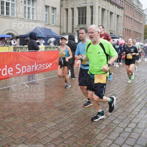 13.09.2026 - Kiel Lauf Yannick Fuchs http://msf.ph/oto/10410720 13.09.2026 10:41:28 Ziel 67, 827, 849, 1183, 1241, 1494, 1933, 2388, 2531, 2647, 3960, 4062, 4436, 4732, 4976, 5058, 5335, 5726, 5753, 5839, 6993, 9455, 9567, 9947, 10307, 10579, 10739, 10867, 10883, 11333, 11586, 11813, 12034, 12039, 35, 973, 1342, 1427, 1704, 1781, 1785, 1971, 2561, 2818, 2825, 2892, 2898, 3363, 3464, 3535, 3952, 4286, 4527, 4624, 4662, 4691, 4712, 4797, 5043, 5319, 5388, 5509, 5916, 6340, 6461, 6565, 6654, 7405, 7615, 8155, 8246, 8955, 9349, 9398, 9947, 10066 meine-sportfotos.de