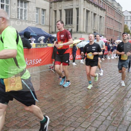 13.09.2026 - Kiel Lauf Yannick Fuchs http://msf.ph/oto/10410733 13.09.2026 10:41:29 Ziel 67, 827, 849, 1183, 1241, 1494, 1933, 2388, 2531, 2647, 3960, 4062, 4436, 4732, 4976, 5058, 5335, 5726, 5753, 5839, 6993, 9455, 9567, 10307, 10579, 10739, 10867, 11333, 11586, 11813, 12034, 12039, 35, 973, 1342, 1704, 1781, 1785, 2561, 2818, 2825, 2892, 2898, 3363, 3464, 3535, 3952, 4286, 4436, 4527, 4624, 4662, 4691, 4797, 5043, 5319, 5388, 5509, 5753, 5916, 6340, 6461, 6565, 6654, 7405, 7615, 8155, 8246, 8955, 9349, 9398, 9947, 10066 meine-sportfotos.de
