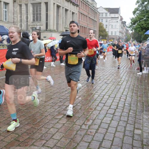13.09.2026 - Kiel Lauf Yannick Fuchs http://msf.ph/oto/10410749 13.09.2026 10:41:29 Ziel 67, 827, 849, 1183, 1241, 1494, 1933, 2388, 2531, 2647, 3960, 4062, 4436, 4732, 4976, 5058, 5335, 5726, 5753, 5839, 6993, 9455, 9567, 10307, 10579, 10739, 10867, 11333, 11586, 11813, 12034, 12039, 35, 973, 1342, 1704, 1781, 1785, 2561, 2818, 2825, 2892, 2898, 3363, 3464, 3535, 3952, 4286, 4436, 4527, 4624, 4662, 4691, 4797, 5043, 5319, 5388, 5509, 5753, 5916, 6340, 6461, 6565, 6654, 7405, 7615, 8155, 8246, 8955, 9349, 9398, 9947, 10066 meine-sportfotos.de
