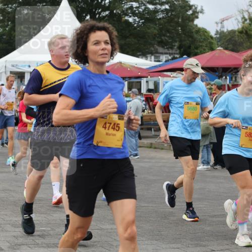 13.09.2026 - Kiel Lauf Andreas Tolksdorf http://msf.ph/oto/10410846 13.09.2026 10:01:45 Kiellinie 3933, 2245, 8345, 4745, 39, 5680, 5821, 9291 meine-sportfotos.de