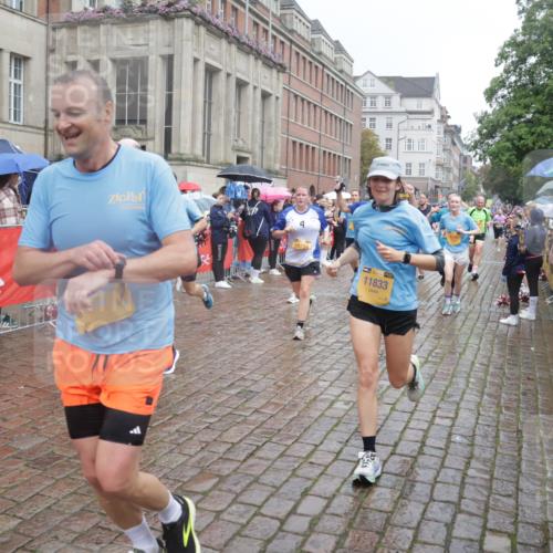 13.09.2026 - Kiel Lauf Yannick Fuchs http://msf.ph/oto/10410848 13.09.2026 10:41:34 Ziel 67, 214, 604, 827, 849, 1183, 1241, 1772, 1933, 2531, 2532, 3329, 3330, 3960, 4062, 4959, 4976, 5058, 5108, 5335, 5726, 6993, 9369, 9455, 9567, 10575, 10579, 11461, 11484, 11586, 11610, 11813, 12039, 12419, 973, 1494, 1704, 1781, 1785, 1933, 2388, 2647, 2825, 2892, 2898, 3363, 3464, 3952, 3960, 4062, 4286, 4436, 4527, 4624, 4662, 4691, 4732, 4797, 5753, 5839, 5916, 6340, 6461, 6565, 6654, 7405, 7615, 8155, 8246, 9349, 9398, 9947, 10066, 10307 meine-sportfotos.de