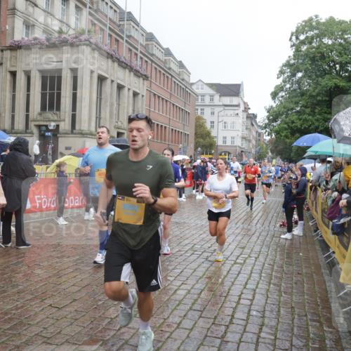 13.09.2026 - Kiel Lauf Yannick Fuchs http://msf.ph/oto/10410976 13.09.2026 10:41:42 Ziel 214, 604, 698, 811, 1445, 1507, 1772, 2387, 2532, 2927, 3249, 3329, 3330, 3351, 4895, 4959, 5108, 5158, 6165, 6960, 7363, 7403, 8151, 9364, 9369, 9395, 9567, 10273, 10575, 10579, 10960, 11336, 11461, 11484, 11530, 11610, 11858, 12419, 67, 827, 849, 973, 1183, 1241, 1494, 1704, 1781, 1785, 1933, 2388, 2531, 2647, 2825, 3363, 3952, 3960, 4062, 4286, 4436, 4527, 4691, 4732, 4976, 5058, 5335, 5726, 5753, 5839, 5916, 6461, 6654, 6993, 8155, 9349, 9398, 9947, 10066, 10307 meine-sportfotos.de