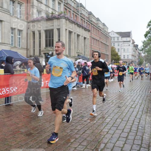 13.09.2026 - Kiel Lauf Yannick Fuchs http://msf.ph/oto/10411084 13.09.2026 10:42:05 Ziel 150, 580, 1416, 1755, 2375, 2665, 2667, 2819, 3188, 3212, 3372, 3985, 4399, 4475, 4513, 4604, 5155, 5265, 5322, 5669, 5749, 6175, 6236, 6587, 6656, 7051, 7475, 7923, 8034, 8547, 8981, 9147, 9391, 9595, 9912, 9920, 10452, 10725, 10877, 11021, 12639, 214, 604, 698, 811, 1183, 1206, 1241, 1330, 1445, 1507, 1772, 2013, 2387, 2532, 2535, 2547, 2927, 3249, 3329, 3330, 3351, 4559, 4895, 4959, 5058, 5108, 5158, 6165, 6564, 6656, 6917, 6960, 239, 2224, 2314 meine-sportfotos.de