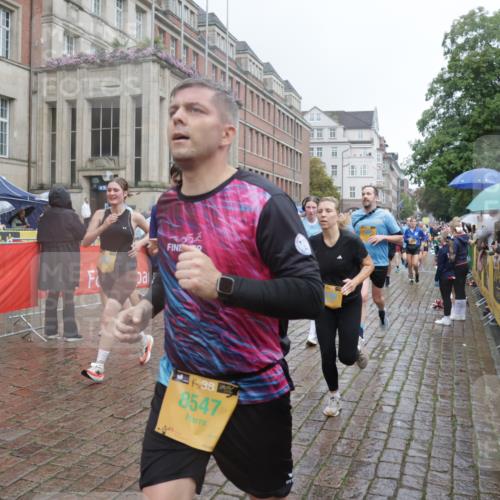 13.09.2026 - Kiel Lauf Yannick Fuchs http://msf.ph/oto/10411396 13.09.2026 10:42:31 Ziel 757, 1638, 2224, 2314, 2507, 2745, 3821, 4034, 4320, 4352, 4451, 5476, 5636, 5877, 6088, 6196, 6615, 7187, 7299, 7586, 8304, 8318, 8418, 8458, 8758, 8847, 9135, 9152, 9548, 10112, 10272, 10328, 10558, 10625, 10724, 11148, 11770, 12619, 150, 239, 294, 580, 1245, 1328, 1416, 1755, 2375, 2665, 2667, 2819, 2820, 2972, 3188, 3212, 3254, 3367, 3372, 3985, 4399, 4475, 4513, 4604, 4919, 5155, 5265, 5322, 5669, 5749, 5802, 6020, 6175, 6236, 6587, 6677, 6678, 9152, 3188, 5265 meine-sportfotos.de
