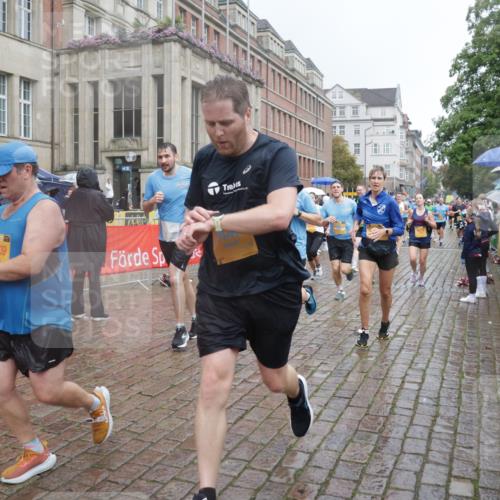 13.09.2026 - Kiel Lauf Yannick Fuchs http://msf.ph/oto/10411419 13.09.2026 10:42:34 Ziel 757, 1638, 2507, 2745, 3474, 3821, 4034, 4320, 4352, 4451, 5476, 5636, 5877, 5952, 6088, 6196, 6615, 7187, 7586, 7685, 8304, 8318, 8418, 8458, 8635, 8758, 8847, 10112, 10272, 10328, 10558, 10724, 11770, 12001, 12155, 12619, 150, 239, 294, 1245, 1328, 1755, 2224, 2314, 2665, 2819, 2820, 2972, 3212, 3254, 3367, 3372, 3985, 4399, 4475, 4513, 4604, 4919, 5155, 5669, 5749, 5802, 6020, 6175, 6236, 6587, 6677, 6678, 7299, 7586, 8304, 9152, 3188, 5265 meine-sportfotos.de