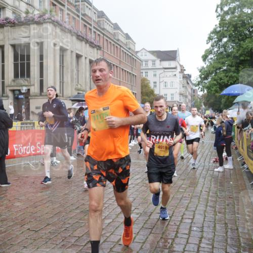 13.09.2026 - Kiel Lauf Yannick Fuchs http://msf.ph/oto/10411636 13.09.2026 10:42:48 Ziel 1680, 1975, 2239, 2273, 2999, 3036, 3260, 3474, 3584, 4120, 5450, 5814, 5911, 5933, 6129, 6136, 6147, 6320, 6567, 6839, 7014, 7422, 7657, 7685, 7692, 8635, 8759, 9341, 10485, 10667, 10711, 11164, 12001, 12155, 12208, 12825, 239, 294, 757, 1245, 1328, 1638, 2224, 2314, 2507, 2745, 2820, 2972, 3254, 3367, 3474, 3821, 4034, 4320, 4352, 4451, 4919, 5476, 5636, 5802, 5877, 5952, 6020, 6088, 6196, 6615, 6677, 6678, 7187, 7299, 7586, 8304, 9152, 2427, 5437, 5155, 7475, 8034, 9420 meine-sportfotos.de