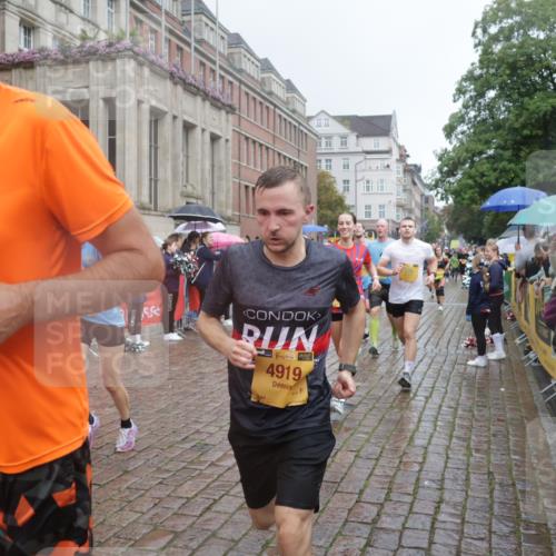 13.09.2026 - Kiel Lauf Yannick Fuchs http://msf.ph/oto/10411646 13.09.2026 10:42:49 Ziel 1680, 1975, 2239, 2273, 2999, 3036, 3260, 3584, 4120, 5450, 5814, 5911, 5933, 6129, 6136, 6147, 6320, 6567, 6839, 7014, 7422, 7657, 7685, 7692, 8635, 8759, 9341, 10485, 10667, 10711, 11164, 12155, 12208, 12825, 12827, 239, 757, 1245, 1328, 1638, 2224, 2314, 2507, 2745, 2820, 3254, 3367, 3474, 3821, 4034, 4320, 4352, 4451, 4919, 5476, 5636, 5802, 5877, 5952, 6020, 6088, 6196, 6615, 6678, 7187, 7299, 7586, 7685, 8304, 9152, 2427, 5437, 5155, 7475, 8034, 9420 meine-sportfotos.de