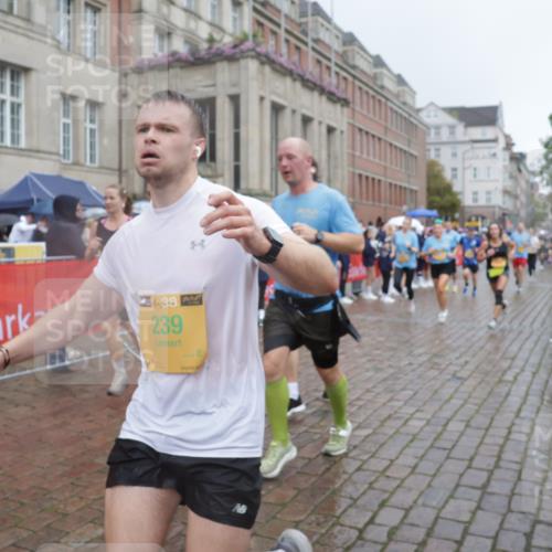 13.09.2026 - Kiel Lauf Yannick Fuchs http://msf.ph/oto/10411677 13.09.2026 10:42:51 Ziel 1680, 1975, 2239, 2273, 2999, 3260, 3584, 4120, 5450, 5814, 5911, 5933, 6129, 6136, 6147, 6320, 6567, 6839, 7188, 7422, 7657, 7692, 7814, 8287, 8759, 9177, 9341, 10485, 10667, 10711, 11129, 11164, 11643, 12208, 12279, 12825, 12827, 239, 757, 1245, 1328, 1638, 1680, 2224, 2314, 2507, 2745, 2820, 3036, 3367, 3474, 3821, 4034, 4320, 4352, 4451, 5476, 5636, 5802, 5877, 5952, 6020, 6088, 6196, 6615, 7014, 7187, 7299, 7586, 7685, 8304, 9152, 2427, 5437, 5155, 7475, 8034, 9420 meine-sportfotos.de