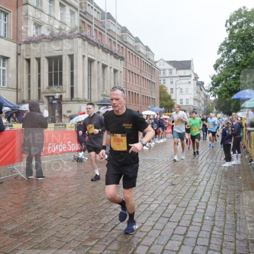 13.09.2026 - Kiel Lauf Yannick Fuchs http://msf.ph/oto/10411779 13.09.2026 10:42:58 Ziel 2427, 2481, 2627, 2999, 3248, 3260, 3572, 4120, 5298, 5437, 5814, 6121, 6129, 6136, 6179, 7188, 7422, 7555, 7657, 7814, 8287, 9177, 9483, 10485, 11129, 11146, 11344, 11643, 11726, 11984, 12187, 12208, 12279, 12827, 757, 1638, 1680, 1975, 2239, 2273, 2507, 2745, 3036, 3474, 3584, 3821, 4034, 4320, 4352, 4451, 5450, 5476, 5636, 5877, 5911, 5933, 5952, 6088, 6147, 6196, 6320, 6567, 6615, 6839, 7014, 7187, 7586, 7685, 7692, 8304, 2887 meine-sportfotos.de