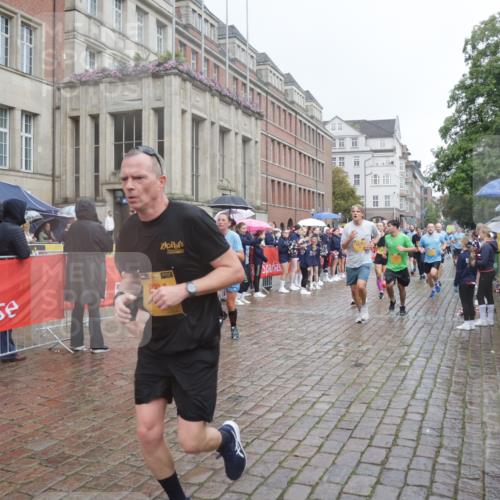 13.09.2026 - Kiel Lauf Yannick Fuchs http://msf.ph/oto/10411787 13.09.2026 10:42:58 Ziel 2427, 2481, 2627, 2999, 3248, 3260, 3572, 4120, 5298, 5437, 5814, 6121, 6129, 6136, 6179, 7188, 7422, 7555, 7657, 7814, 8287, 9177, 9483, 10485, 11129, 11146, 11344, 11643, 11726, 11984, 12187, 12208, 12279, 12827, 757, 1638, 1680, 1975, 2239, 2273, 2507, 2745, 3036, 3474, 3584, 3821, 4034, 4320, 4352, 4451, 5450, 5476, 5636, 5877, 5911, 5933, 5952, 6088, 6147, 6196, 6320, 6567, 6615, 6839, 7014, 7187, 7586, 7685, 7692, 8304, 2887 meine-sportfotos.de