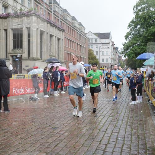 13.09.2026 - Kiel Lauf Yannick Fuchs http://msf.ph/oto/10411797 13.09.2026 10:42:59 Ziel 2427, 2481, 2627, 2999, 3248, 3260, 3572, 4120, 5298, 5437, 5814, 6121, 6129, 6136, 6179, 7188, 7555, 7657, 7814, 8287, 9177, 9483, 10485, 11129, 11146, 11344, 11643, 11726, 11984, 12187, 12208, 12279, 12827, 757, 1638, 1680, 1975, 2239, 2273, 2507, 2745, 3036, 3260, 3474, 3584, 3821, 4034, 4320, 4352, 4451, 5450, 5476, 5636, 5877, 5911, 5933, 5952, 6088, 6129, 6136, 6147, 6196, 6320, 6567, 6615, 6839, 7014, 7187, 7586, 7685, 7692, 8304, 1178, 2887 meine-sportfotos.de
