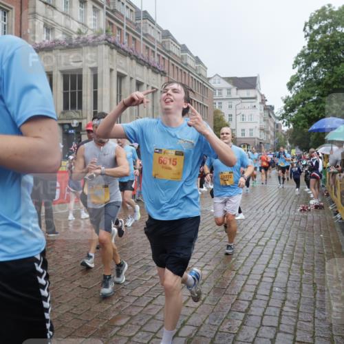 13.09.2026 - Kiel Lauf Yannick Fuchs http://msf.ph/oto/10411890 13.09.2026 10:43:06 Ziel 1290, 1931, 2376, 2427, 2481, 2502, 2627, 2633, 2954, 3248, 3572, 3976, 4825, 5298, 5414, 5437, 6121, 6139, 6179, 6439, 7188, 7555, 8287, 9177, 9483, 9627, 9632, 10812, 11129, 11146, 11344, 11726, 11971, 11984, 12165, 12187, 12480, 12824, 1680, 1975, 2239, 2273, 2507, 2999, 3036, 3260, 3474, 3584, 3821, 4120, 4451, 5450, 5476, 5814, 5911, 5933, 5952, 6129, 6136, 6147, 6196, 6320, 6567, 6615, 6839, 7014, 7685, 7692, 485, 681, 1178, 2131, 2887 meine-sportfotos.de