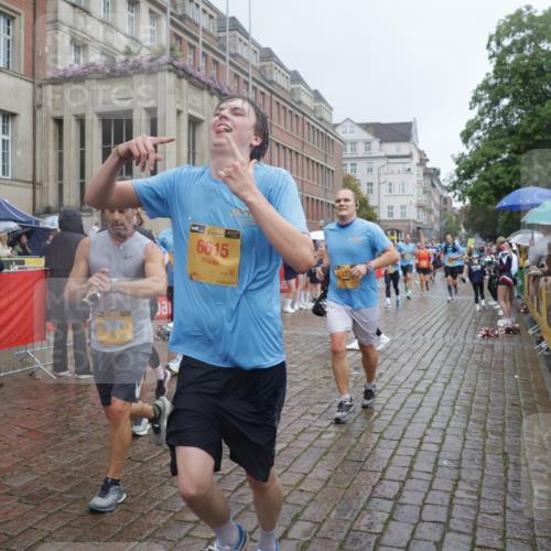 13.09.2026 - Kiel Lauf Yannick Fuchs http://msf.ph/oto/10411896 13.09.2026 10:43:06 Ziel 1290, 1931, 2376, 2427, 2481, 2502, 2627, 2633, 2954, 3248, 3572, 3976, 4825, 5298, 5414, 5437, 6121, 6139, 6179, 6439, 7188, 7555, 8287, 9177, 9483, 9627, 9632, 10812, 11129, 11146, 11344, 11726, 11971, 11984, 12165, 12187, 12480, 12824, 1680, 1975, 2239, 2273, 2507, 2999, 3036, 3260, 3474, 3584, 3821, 4120, 4451, 5450, 5476, 5814, 5911, 5933, 5952, 6129, 6136, 6147, 6196, 6320, 6567, 6615, 6839, 7014, 7685, 7692, 485, 681, 1178, 2131, 2887 meine-sportfotos.de
