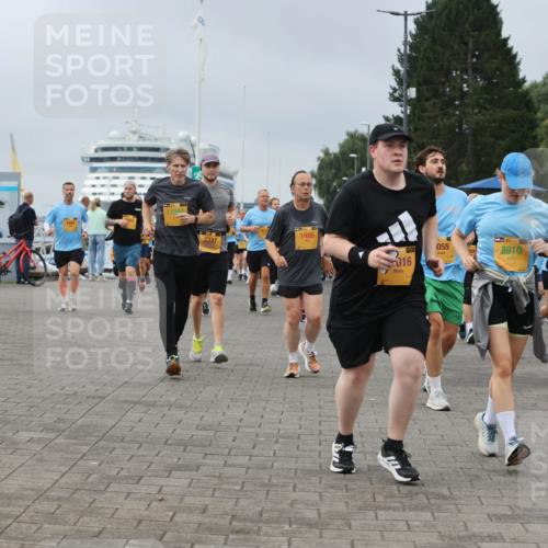 13.09.2026 - Kiel Lauf Andreas Tolksdorf http://msf.ph/oto/10412149 13.09.2026 10:02:29 Kiellinie 11988, 7467, 3337, 1486, 016, 055, 1, 384, 8910, 35, 5406 meine-sportfotos.de