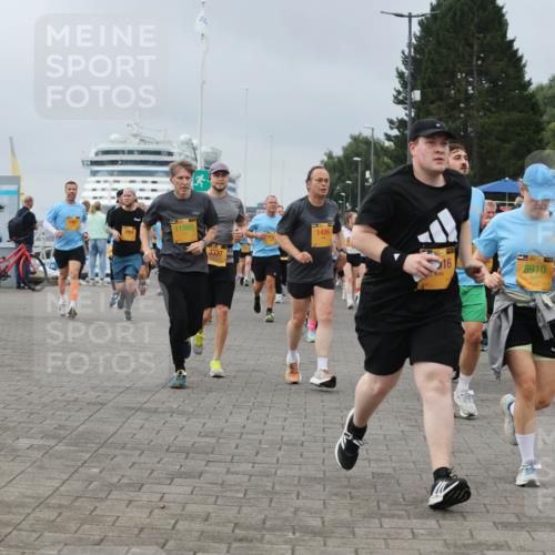 13.09.2026 - Kiel Lauf Andreas Tolksdorf http://msf.ph/oto/10412152 13.09.2026 10:02:29 Kiellinie 11988, 3337, 1486, 39, 8910, 5406 meine-sportfotos.de