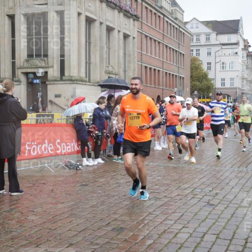 13.09.2026 - Kiel Lauf Yannick Fuchs http://msf.ph/oto/10412628 13.09.2026 10:44:04 Ziel 56, 202, 305, 318, 939, 1118, 1242, 1956, 2861, 2873, 3573, 3806, 4422, 4728, 4746, 6163, 6184, 7505, 7658, 8712, 9004, 9056, 9481, 9979, 10100, 10709, 11277, 11431, 11720, 11784, 12382, 12384, 12386, 12440, 12490, 149, 371, 1029, 1215, 1536, 1720, 1977, 2316, 2317, 2653, 2971, 3123, 3258, 3292, 3308, 3734, 4143, 4493, 4541, 4669, 4728, 4746, 4850, 4941, 5059, 5127, 5419, 6368, 6716, 7351, 702, 1275, 1379, 1439, 1839, 2729, 3918, 6059, 7534, 7900, 9082, 9229 meine-sportfotos.de
