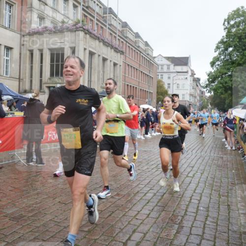 13.09.2026 - Kiel Lauf Yannick Fuchs http://msf.ph/oto/10412669 13.09.2026 10:44:07 Ziel 202, 318, 939, 1118, 1242, 1956, 2729, 2873, 3573, 3806, 3918, 4422, 5711, 6059, 6163, 6184, 7114, 7505, 7534, 7658, 7872, 7900, 8712, 9004, 9056, 9082, 9229, 9481, 9979, 10405, 10709, 11205, 11262, 11277, 11431, 11720, 11784, 12152, 12382, 12384, 12386, 12440, 56, 149, 305, 371, 1029, 1215, 1536, 1977, 2316, 2317, 2653, 2861, 2971, 3123, 3258, 3292, 3308, 3734, 4143, 4493, 4541, 4669, 4728, 4746, 4850, 4941, 5059, 5127, 5419, 6368, 6716, 7351, 702, 1275, 1379, 1439, 1839 meine-sportfotos.de