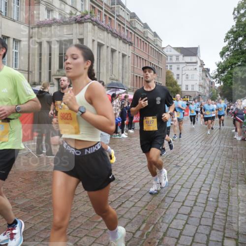 13.09.2026 - Kiel Lauf Yannick Fuchs http://msf.ph/oto/10412682 13.09.2026 10:44:08 Ziel 202, 318, 939, 1118, 1242, 1956, 2729, 2873, 3573, 3806, 3918, 4422, 5711, 6059, 6163, 6184, 7114, 7534, 7658, 7872, 7900, 9004, 9056, 9082, 9229, 9481, 9979, 10405, 11205, 11262, 11277, 11431, 11720, 11784, 12152, 12382, 12384, 12386, 12440, 56, 149, 305, 371, 1029, 1215, 1536, 1977, 2316, 2317, 2653, 2861, 2971, 3123, 3258, 3292, 3308, 3734, 4143, 4493, 4541, 4669, 4728, 4746, 4850, 4941, 5059, 5127, 5419, 6368, 6716, 7351, 702, 1275, 1379, 1439, 1839 meine-sportfotos.de
