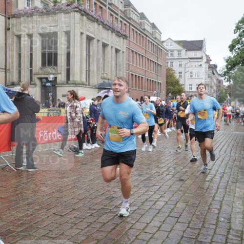 13.09.2026 - Kiel Lauf Yannick Fuchs http://msf.ph/oto/10412723 13.09.2026 10:44:11 Ziel 202, 318, 702, 939, 1242, 1379, 1839, 1956, 2729, 2873, 3186, 3573, 3918, 4422, 5711, 5859, 6059, 6184, 7114, 7534, 7872, 7900, 9056, 9082, 9229, 9979, 10405, 10406, 11019, 11195, 11205, 11262, 11277, 11431, 11784, 12152, 12382, 12384, 12386, 12440, 56, 149, 202, 305, 371, 1029, 1118, 1215, 1977, 2316, 2317, 2653, 2861, 2971, 3258, 3292, 3308, 3734, 3806, 4669, 4728, 4746, 4850, 5059, 5419, 6368, 6716, 7351, 1275, 1439 meine-sportfotos.de