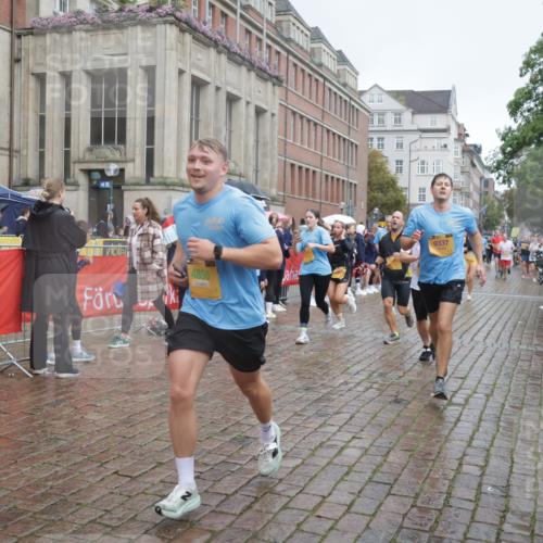 13.09.2026 - Kiel Lauf Yannick Fuchs http://msf.ph/oto/10412728 13.09.2026 10:44:12 Ziel 318, 702, 939, 1242, 1379, 1839, 1956, 2729, 2873, 3186, 3573, 3918, 4422, 5183, 5711, 5859, 6059, 6184, 7114, 7534, 7872, 7900, 9056, 9082, 9229, 9979, 10205, 10405, 10406, 11019, 11195, 11205, 11262, 11277, 11431, 11784, 12152, 12382, 12384, 12386, 12440, 56, 149, 202, 305, 371, 1029, 1118, 1215, 1977, 2316, 2653, 2861, 2971, 3258, 3292, 3308, 3734, 3806, 4422, 4669, 4728, 4746, 4850, 5059, 5419, 6368, 6716, 7351, 1275, 1439 meine-sportfotos.de