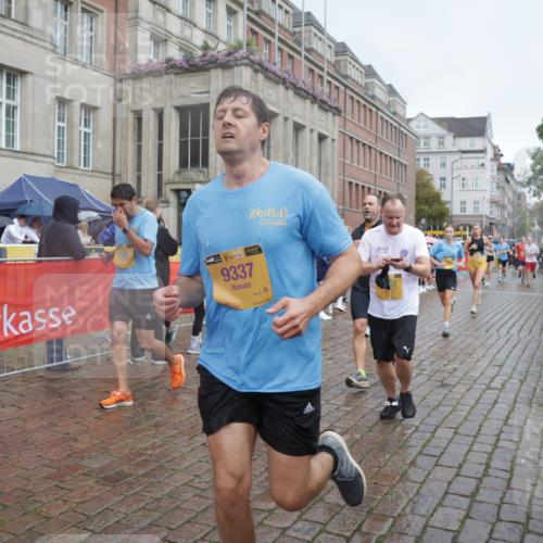 13.09.2026 - Kiel Lauf Yannick Fuchs http://msf.ph/oto/10412749 13.09.2026 10:44:13 Ziel 318, 702, 939, 1242, 1379, 1439, 1839, 1956, 2729, 2826, 2873, 3186, 3573, 3918, 5183, 5711, 5740, 5859, 6059, 6184, 7114, 7250, 7534, 7872, 7900, 9056, 9082, 9229, 9979, 10205, 10405, 10406, 11019, 11195, 11205, 11262, 11277, 11431, 11784, 12152, 12382, 12384, 12386, 12440, 12839, 56, 149, 202, 305, 318, 371, 1029, 1118, 1215, 1956, 1977, 2316, 2653, 2861, 2971, 3258, 3292, 3308, 3734, 3806, 4422, 4669, 4728, 4746, 4850, 5059, 5419, 6368, 7351, 1275 meine-sportfotos.de