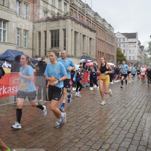 13.09.2026 - Kiel Lauf Yannick Fuchs http://msf.ph/oto/10412772 13.09.2026 10:44:15 Ziel 702, 939, 1242, 1379, 1439, 1839, 2729, 2826, 2873, 3186, 3469, 3573, 3918, 5183, 5711, 5740, 5859, 6059, 6611, 7114, 7250, 7291, 7534, 7872, 7900, 9056, 9082, 9229, 9286, 9401, 9979, 10205, 10405, 10406, 11019, 11195, 11205, 11262, 11277, 11431, 11538, 11784, 11940, 12152, 12382, 12384, 12386, 12440, 12839, 56, 149, 202, 305, 318, 371, 1029, 1118, 1215, 1956, 1977, 2316, 2653, 2861, 2971, 3258, 3292, 3308, 3734, 3806, 4422, 4669, 4728, 4746, 5059, 5419, 6368, 7351, 1275 meine-sportfotos.de