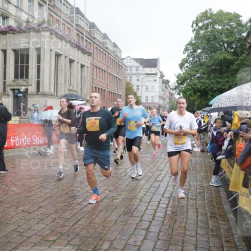 13.09.2026 - Kiel Lauf Yannick Fuchs http://msf.ph/oto/10412852 13.09.2026 10:44:20 Ziel 702, 1275, 1335, 1377, 1379, 1439, 1839, 2289, 2545, 2729, 2826, 3009, 3186, 3469, 3918, 5183, 5294, 5599, 5697, 5711, 5740, 5778, 5859, 6059, 6229, 6611, 6959, 7114, 7250, 7291, 7504, 7534, 7872, 7900, 9082, 9229, 9286, 9401, 9596, 10205, 10405, 10406, 11019, 11195, 11205, 11262, 11352, 11538, 11716, 11940, 12152, 12839, 56, 202, 305, 318, 371, 939, 1029, 1118, 1215, 1242, 1956, 1977, 2316, 2653, 2861, 2873, 2971, 3258, 3292, 3308, 3573, 3734, 3806, 4422, 4728, 4746, 688 meine-sportfotos.de
