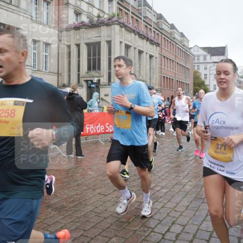 13.09.2026 - Kiel Lauf Yannick Fuchs http://msf.ph/oto/10412872 13.09.2026 10:44:22 Ziel 702, 1275, 1335, 1377, 1379, 1439, 1839, 2289, 2545, 2826, 3009, 3186, 3469, 5183, 5294, 5599, 5697, 5740, 5778, 5859, 6059, 6229, 6611, 6959, 7250, 7291, 7468, 7504, 7534, 8536, 9229, 9286, 9401, 9596, 10205, 10405, 10406, 11019, 11165, 11195, 11347, 11352, 11538, 11716, 11851, 11940, 12839, 12842, 56, 202, 305, 318, 371, 939, 1118, 1215, 1242, 1956, 1977, 2316, 2653, 2729, 2861, 2873, 2971, 3258, 3308, 3573, 3734, 3806, 3918, 4422, 4728, 4746, 6059, 7534, 688 meine-sportfotos.de