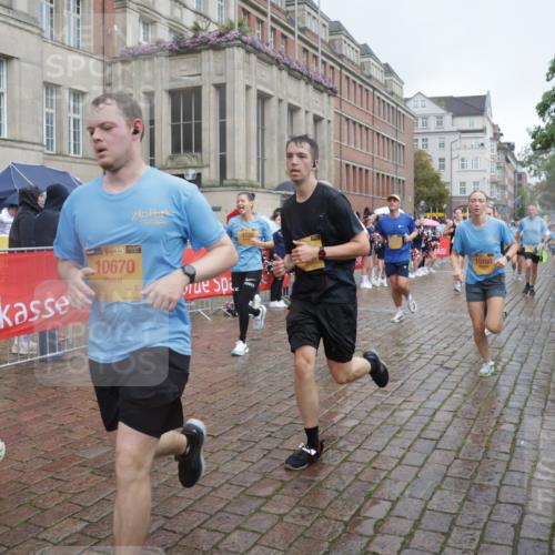 13.09.2026 - Kiel Lauf Yannick Fuchs http://msf.ph/oto/10412941 13.09.2026 10:44:27 Ziel 501, 1275, 1335, 1377, 1439, 2289, 2545, 2826, 2837, 3009, 3469, 3980, 4243, 5183, 5294, 5599, 5697, 5699, 5740, 5778, 6229, 6611, 6711, 6959, 7250, 7291, 7468, 7504, 7677, 7763, 8536, 8701, 9286, 9401, 9596, 10205, 11165, 11347, 11352, 11538, 11716, 11851, 11938, 11940, 12425, 12589, 12839, 12842, 56, 202, 305, 318, 702, 939, 1118, 1215, 1242, 1379, 1839, 1956, 1977, 2729, 2861, 2873, 3186, 3573, 3806, 3918, 4422, 4728, 4746, 5183, 5859, 6059, 7534, 688 meine-sportfotos.de