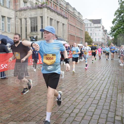 13.09.2026 - Kiel Lauf Yannick Fuchs http://msf.ph/oto/10413021 13.09.2026 10:44:33 Ziel 501, 1275, 1335, 1377, 2289, 2545, 2659, 2837, 2920, 3009, 3980, 4243, 4432, 5294, 5567, 5599, 5699, 6194, 6637, 6711, 6959, 7468, 7677, 7763, 8536, 8701, 9596, 11165, 11347, 11427, 11716, 11851, 11938, 12425, 12589, 12842, 202, 318, 702, 939, 1118, 1242, 1275, 1377, 1379, 1439, 1839, 1956, 2289, 2545, 2729, 2826, 2873, 3186, 3469, 3573, 3806, 3918, 4422, 5183, 5697, 5740, 5778, 5859, 6059, 6229, 6611, 7250, 7291, 7504, 7534, 688, 1323, 2952, 3591 meine-sportfotos.de