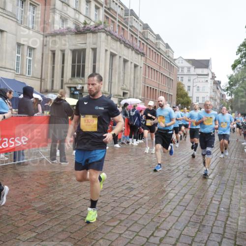 13.09.2026 - Kiel Lauf Yannick Fuchs http://msf.ph/oto/10413256 13.09.2026 10:44:50 Ziel 427, 451, 688, 1323, 1357, 1751, 1753, 2189, 2488, 2952, 3134, 3152, 3282, 3591, 4033, 4532, 4829, 6580, 6731, 7122, 7279, 7327, 7910, 8445, 8669, 9326, 10082, 10572, 11714, 11731, 12105, 12240, 12543, 12569, 12620, 501, 688, 702, 1275, 1335, 1377, 1379, 1439, 2289, 2545, 2659, 2826, 2837, 2920, 3009, 3469, 3980, 4033, 4243, 4432, 5183, 5294, 5420, 5567, 5599, 5697, 5699, 5740, 5778, 5859, 6194, 6229, 6580, 6611, 6637, 6711, 6959, 7250, 7291, 7468, 7504, 7677, 7701, 7910 meine-sportfotos.de