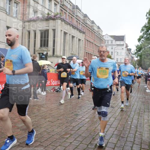 13.09.2026 - Kiel Lauf Yannick Fuchs http://msf.ph/oto/10413281 13.09.2026 10:44:51 Ziel 427, 451, 1323, 1357, 1751, 1753, 2189, 2488, 2952, 3134, 3152, 3282, 3591, 4532, 4829, 6731, 7122, 7279, 7327, 8198, 8445, 8669, 9326, 10082, 10572, 11714, 11731, 12105, 12240, 12543, 12620, 501, 688, 1275, 1335, 1377, 1379, 1439, 1751, 2289, 2545, 2659, 2826, 2837, 2920, 3009, 3469, 3980, 4033, 4243, 4432, 4532, 5183, 5294, 5420, 5567, 5599, 5697, 5699, 5740, 5778, 5859, 6194, 6229, 6580, 6611, 6637, 6711, 6959, 7250, 7291, 7468, 7504, 7677, 7701, 7910, 5220 meine-sportfotos.de