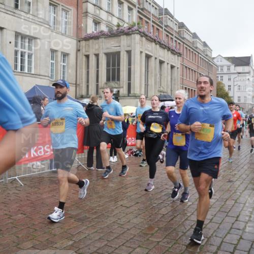 13.09.2026 - Kiel Lauf Yannick Fuchs http://msf.ph/oto/10413316 13.09.2026 10:44:53 Ziel 427, 451, 1181, 1323, 1357, 2189, 2488, 2952, 3152, 3591, 4829, 6731, 7122, 7279, 7327, 8198, 8669, 9326, 10388, 10572, 11731, 12105, 12240, 12543, 12620, 501, 688, 1275, 1335, 1377, 1439, 1751, 1753, 2289, 2545, 2659, 2826, 2837, 2920, 3009, 3134, 3282, 3469, 3980, 4033, 4243, 4432, 4532, 5294, 5420, 5567, 5599, 5697, 5699, 5740, 5778, 6194, 6229, 6580, 6611, 6637, 6711, 6959, 7122, 7250, 7279, 7291, 7468, 7504, 7677, 7701, 7910, 8445, 10082, 1482, 5220 meine-sportfotos.de