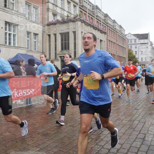 13.09.2026 - Kiel Lauf Yannick Fuchs http://msf.ph/oto/10413317 13.09.2026 10:44:53 Ziel 427, 451, 1181, 1323, 1357, 2189, 2488, 2952, 3152, 3591, 4829, 6731, 7122, 7279, 7327, 8198, 8669, 9326, 10388, 10572, 11731, 12105, 12240, 12543, 12620, 501, 688, 1275, 1335, 1377, 1439, 1751, 1753, 2289, 2545, 2659, 2826, 2837, 2920, 3009, 3134, 3282, 3469, 3980, 4033, 4243, 4432, 4532, 5294, 5420, 5567, 5599, 5697, 5699, 5740, 5778, 6194, 6229, 6580, 6611, 6637, 6711, 6959, 7122, 7250, 7279, 7291, 7468, 7504, 7677, 7701, 7910, 8445, 10082, 1482, 5220 meine-sportfotos.de