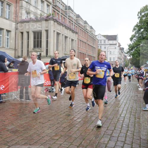 13.09.2026 - Kiel Lauf Yannick Fuchs http://msf.ph/oto/10413412 13.09.2026 10:45:00 Ziel 427, 451, 1181, 1323, 1606, 2952, 3591, 3753, 3872, 4044, 6298, 7327, 7765, 8198, 8941, 9702, 9703, 9917, 10388, 10572, 11473, 12240, 12543, 12670, 501, 688, 1357, 1751, 1753, 2189, 2488, 2659, 2837, 2920, 3134, 3152, 3282, 3980, 4033, 4243, 4432, 4532, 4829, 5294, 5420, 5567, 5599, 5699, 6194, 6580, 6637, 6711, 6731, 7122, 7279, 7468, 7677, 7701, 7910, 8445, 8669, 9326, 10082, 1482, 1590, 2391, 3285, 3796, 4588, 5220, 5361 meine-sportfotos.de