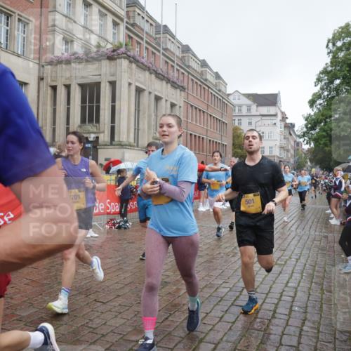 13.09.2026 - Kiel Lauf Yannick Fuchs http://msf.ph/oto/10413429 13.09.2026 10:45:02 Ziel 427, 451, 1181, 1606, 2410, 3753, 3872, 4044, 4681, 6298, 7327, 7765, 8198, 8941, 9702, 9703, 9917, 10388, 10526, 10572, 10666, 10986, 11473, 12240, 12670, 501, 688, 1323, 1357, 1751, 1753, 2189, 2488, 2659, 2837, 2920, 2952, 3134, 3152, 3282, 3591, 3980, 4033, 4243, 4432, 4532, 4829, 5420, 5567, 5699, 6194, 6580, 6637, 6711, 6731, 7122, 7279, 7468, 7677, 7701, 7910, 8445, 8669, 9326, 10082, 1482, 1590, 2391, 3285, 3796, 4588, 5220, 5361 meine-sportfotos.de