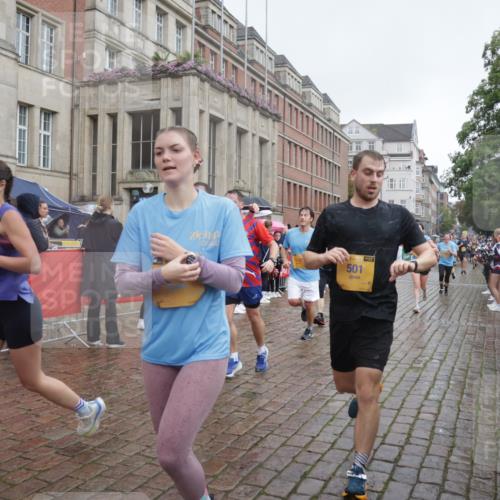 13.09.2026 - Kiel Lauf Yannick Fuchs http://msf.ph/oto/10413435 13.09.2026 10:45:02 Ziel 427, 451, 1181, 1606, 2410, 3753, 3872, 4044, 4681, 6298, 7327, 7765, 8198, 8941, 9702, 9703, 9917, 10388, 10526, 10572, 10666, 10986, 11473, 12240, 12670, 501, 688, 1323, 1357, 1751, 1753, 2189, 2488, 2659, 2837, 2920, 2952, 3134, 3152, 3282, 3591, 3980, 4033, 4243, 4432, 4532, 4829, 5420, 5567, 5699, 6194, 6580, 6637, 6711, 6731, 7122, 7279, 7468, 7677, 7701, 7910, 8445, 8669, 9326, 10082, 1482, 1590, 2391, 3285, 3796, 4588, 5220, 5361 meine-sportfotos.de