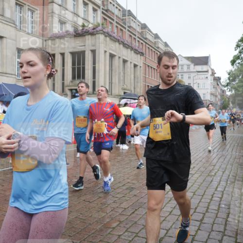 13.09.2026 - Kiel Lauf Yannick Fuchs http://msf.ph/oto/10413440 13.09.2026 10:45:02 Ziel 427, 451, 1181, 1606, 2410, 3753, 3872, 4044, 4681, 6298, 7327, 7765, 8198, 8941, 9702, 9703, 9917, 10388, 10526, 10572, 10666, 10986, 11473, 12240, 12670, 501, 688, 1323, 1357, 1751, 1753, 2189, 2488, 2659, 2837, 2920, 2952, 3134, 3152, 3282, 3591, 3980, 4033, 4243, 4432, 4532, 4829, 5420, 5567, 5699, 6194, 6580, 6637, 6711, 6731, 7122, 7279, 7468, 7677, 7701, 7910, 8445, 8669, 9326, 10082, 1482, 1590, 2391, 3285, 3796, 4588, 5220, 5361 meine-sportfotos.de