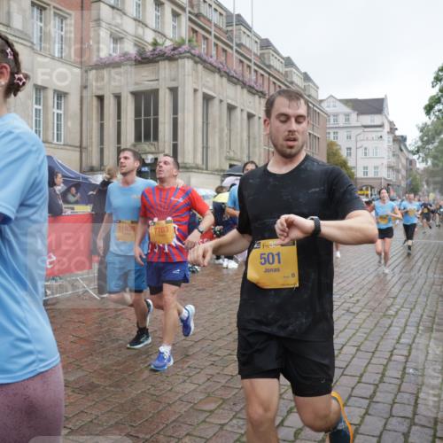13.09.2026 - Kiel Lauf Yannick Fuchs http://msf.ph/oto/10413442 13.09.2026 10:45:03 Ziel 427, 451, 1181, 1606, 2410, 3753, 3872, 4044, 4681, 6298, 7327, 7765, 8198, 8941, 9702, 9703, 9917, 10388, 10526, 10572, 10666, 10986, 11473, 12670, 427, 501, 688, 1323, 1357, 1751, 1753, 2189, 2488, 2659, 2837, 2920, 2952, 3134, 3152, 3282, 3591, 3980, 4033, 4243, 4432, 4532, 4829, 5420, 5567, 5699, 6194, 6580, 6637, 6711, 6731, 7122, 7279, 7677, 7701, 7910, 8445, 8669, 9326, 10082, 10572, 1482, 1590, 2391, 3285, 3796, 4588, 5220, 5361 meine-sportfotos.de