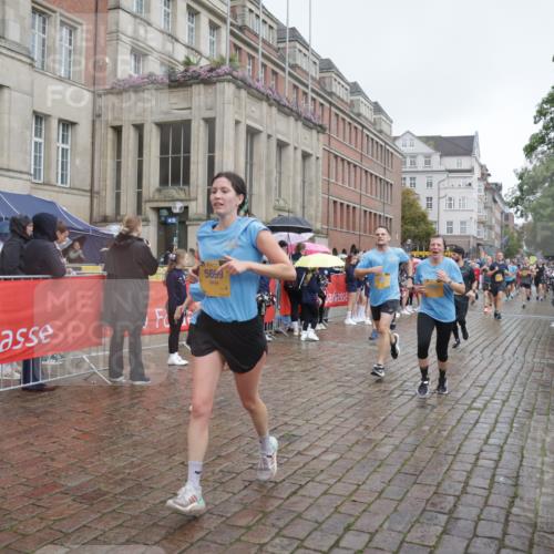 13.09.2026 - Kiel Lauf Yannick Fuchs http://msf.ph/oto/10413472 13.09.2026 10:45:05 Ziel 451, 478, 979, 1181, 1606, 1703, 1878, 2410, 3753, 3872, 4044, 4681, 5296, 5764, 6298, 7765, 8198, 8744, 8941, 9702, 9703, 9917, 10388, 10526, 10666, 10986, 11473, 12670, 427, 451, 688, 1323, 1357, 1751, 1753, 2189, 2488, 2659, 2837, 2920, 2952, 3134, 3152, 3282, 3591, 4033, 4243, 4432, 4532, 4829, 5420, 5567, 5699, 6194, 6580, 6637, 6711, 6731, 7122, 7279, 7327, 7677, 7701, 7910, 8445, 8669, 9326, 10082, 10572, 1482, 1590, 2391, 3285, 3796, 4588, 5220, 5361 meine-sportfotos.de