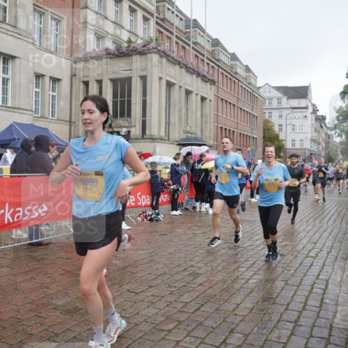 13.09.2026 - Kiel Lauf Yannick Fuchs http://msf.ph/oto/10413477 13.09.2026 10:45:05 Ziel 451, 478, 979, 1181, 1606, 1703, 1878, 2410, 3753, 3872, 4044, 4681, 5296, 5764, 6298, 7765, 8198, 8744, 8941, 9702, 9703, 9917, 10388, 10526, 10666, 10986, 11473, 12670, 427, 451, 688, 1323, 1357, 1751, 1753, 2189, 2488, 2659, 2837, 2920, 2952, 3134, 3152, 3282, 3591, 4033, 4243, 4432, 4532, 4829, 5420, 5567, 5699, 6194, 6580, 6637, 6711, 6731, 7122, 7279, 7327, 7677, 7701, 7910, 8445, 8669, 9326, 10082, 10572, 1482, 1590, 2391, 3285, 3796, 4588, 5220, 5361 meine-sportfotos.de