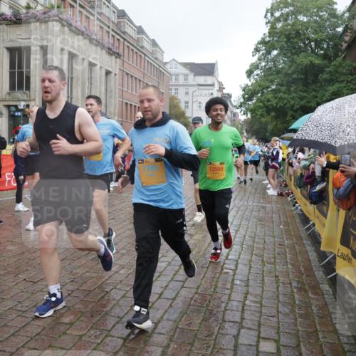 13.09.2026 - Kiel Lauf Yannick Fuchs http://msf.ph/oto/10413569 13.09.2026 10:45:13 Ziel 478, 979, 1482, 1575, 1590, 1703, 1878, 2391, 2410, 3285, 3796, 3872, 4044, 4588, 4681, 5220, 5296, 5361, 5600, 5763, 5764, 6799, 7631, 8457, 8744, 9378, 9702, 9703, 9956, 10183, 10526, 10666, 10915, 10986, 11541, 12670, 427, 451, 688, 1181, 1323, 1357, 1606, 1751, 1753, 2189, 2488, 2952, 3134, 3152, 3282, 3591, 3753, 4033, 4532, 4829, 5420, 5567, 6298, 6580, 6731, 7122, 7279, 7327, 7701, 7765, 7910, 8198, 8445, 8669, 8941, 9326, 9702, 9917, 10082, 10388, 10572, 461, 1682 meine-sportfotos.de