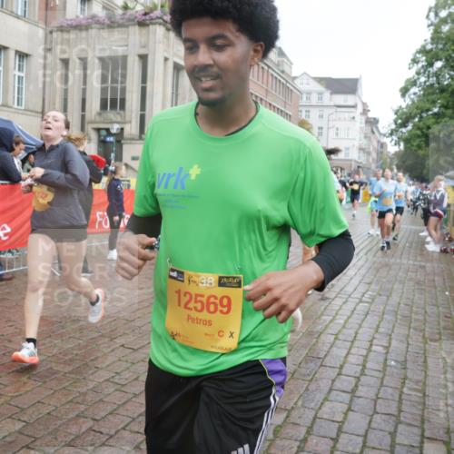 13.09.2026 - Kiel Lauf Yannick Fuchs http://msf.ph/oto/10413588 13.09.2026 10:45:14 Ziel 478, 979, 1482, 1575, 1590, 1703, 1878, 2391, 2410, 3285, 3796, 3872, 4044, 4588, 4681, 5220, 5296, 5361, 5600, 5763, 5764, 6799, 7631, 8457, 8744, 9378, 9845, 9956, 10183, 10526, 10666, 10915, 10948, 10986, 11541, 427, 451, 688, 1181, 1323, 1357, 1606, 1751, 1753, 2189, 2488, 2952, 3134, 3152, 3282, 3591, 3753, 3872, 4033, 4532, 4829, 5420, 6298, 6580, 6731, 7122, 7279, 7327, 7701, 7765, 7910, 8198, 8445, 8669, 8941, 9326, 9702, 9917, 10082, 10388, 10572, 461, 1682 meine-sportfotos.de